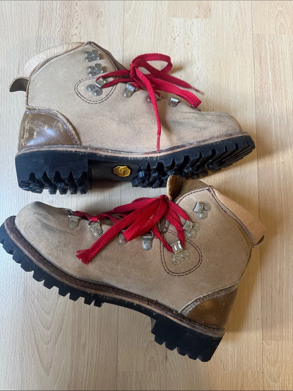 Dunham Vintage 80’s Hiking Boots size 9